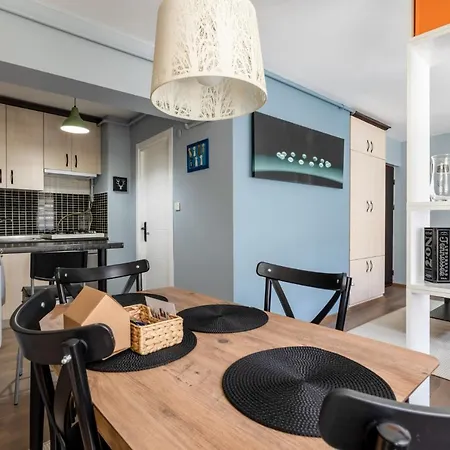 Vibrant Flat 5 Min To Bull Statue In Kadikoy Istanboel