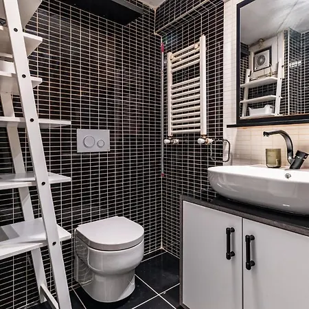 Vibrant Flat 5 Min To Bull Statue In Kadikoy Apartment *